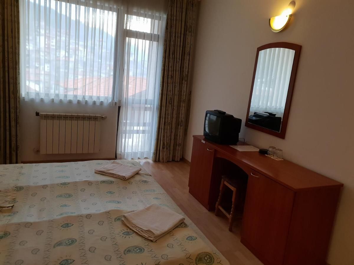 Гостевой дом Guest House Karov - 2 Stars Чепеларе-13